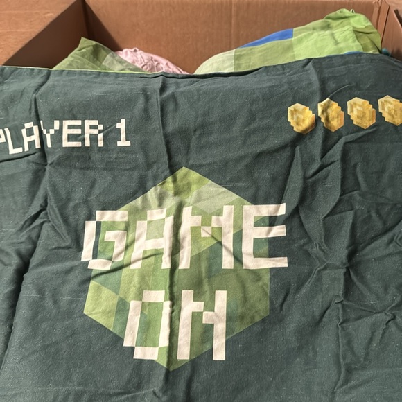 Pixel/videogame themed, twin fitted sheet, pillowcase, pillow sham - Picture 3 of 5